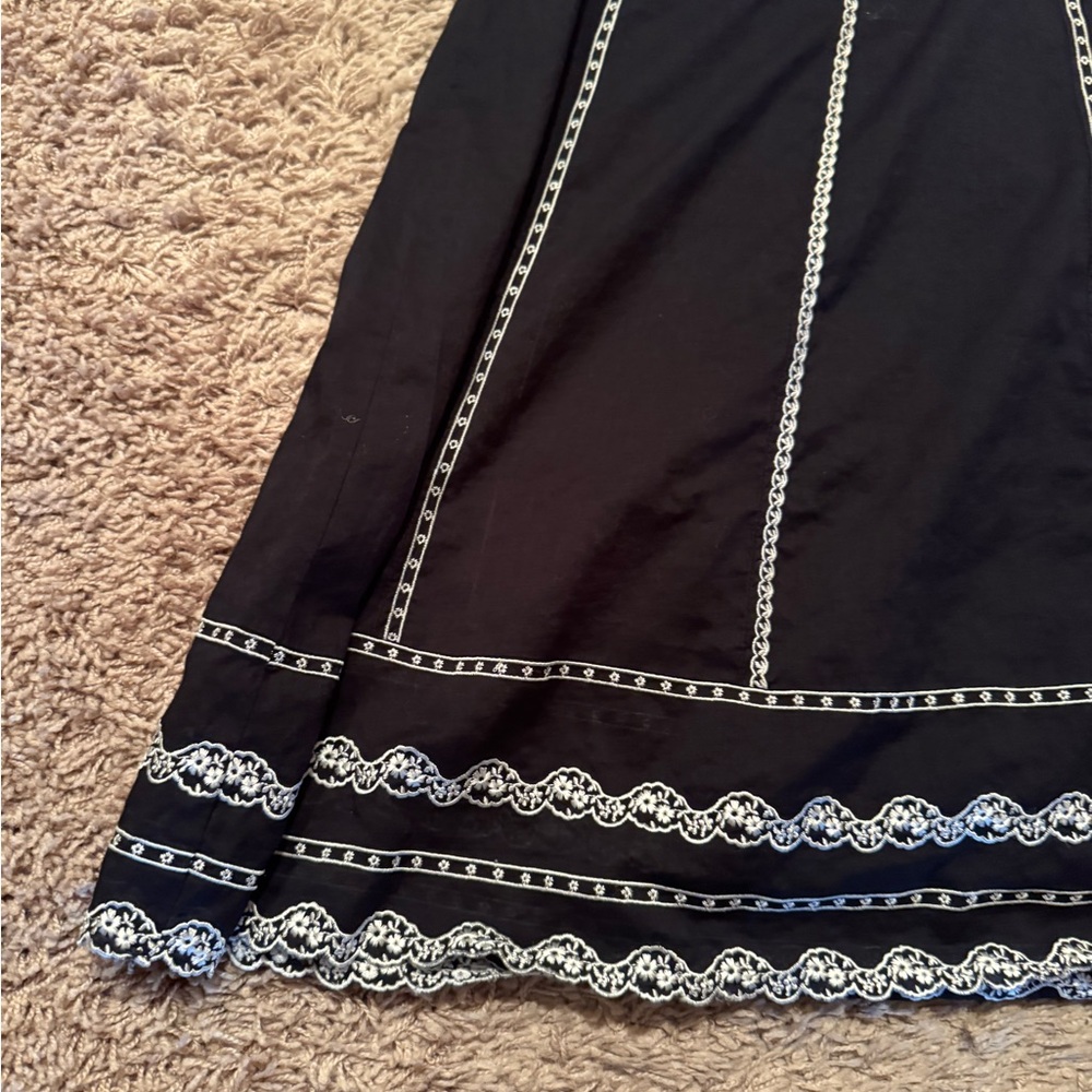 WHBM Sz 6 Elegant Black Halter Dress w/ white embroidery/lace trim. Stunning! - Picture 4 of 6